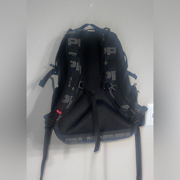 Supreme Backpack - Picture 4 of 7